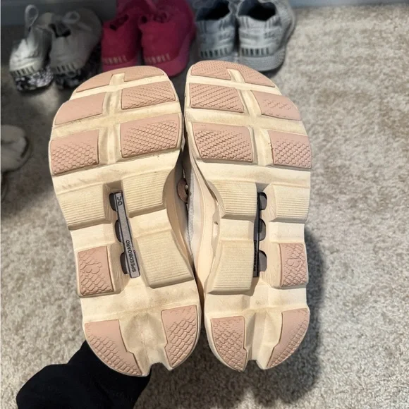 On Running Women's Pink Running Shoes - Picture 3 of 4